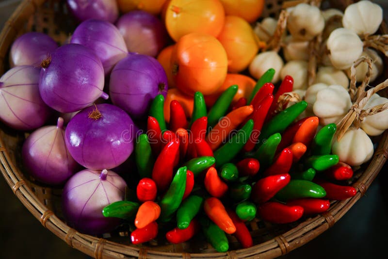 Fruits artificiels colorés images libres de droits