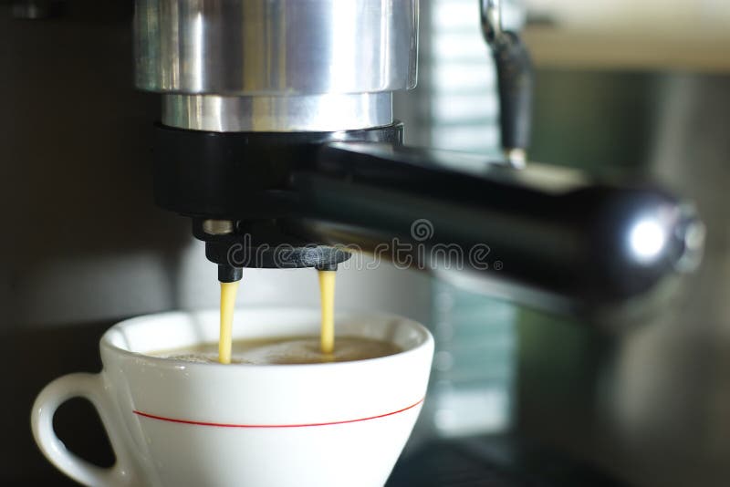 Fazendo o café imagem de stock royalty free Fazendo o café imagem de stock royalty free