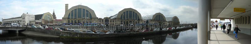 Façade occidentale du marché de Riga photo stock Façade occidentale du marché de Riga photo stock