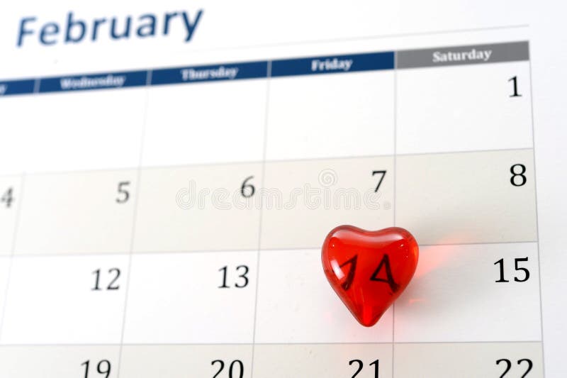 Februari-kalenderpagina en weinig rood hart die valentijnskaartendag merken