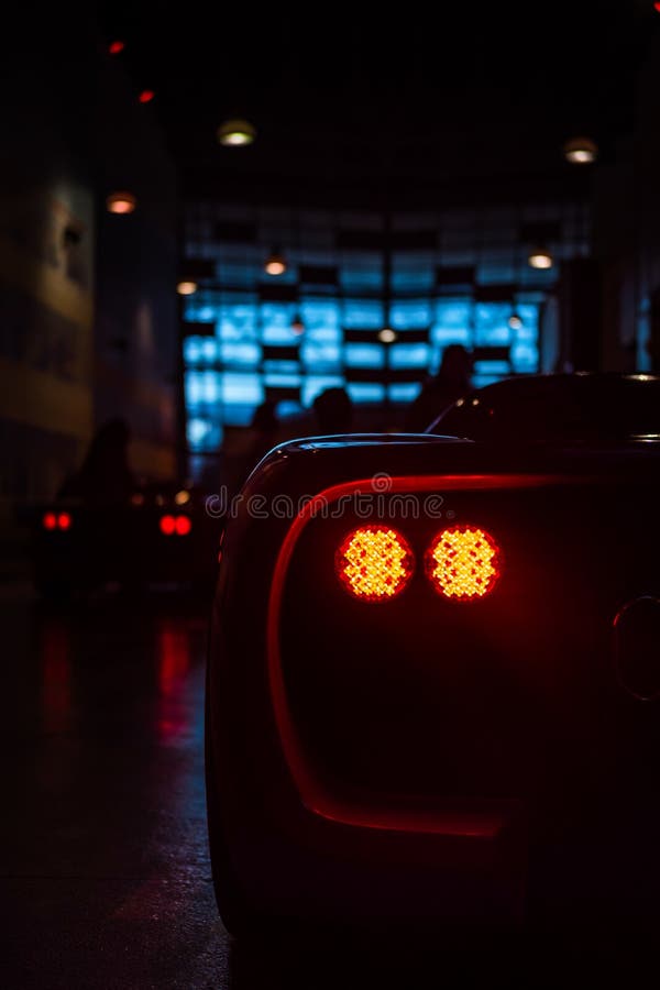 2 februari, 2018: Stoplichten van Ferrari-Auto in Ferrari-Wereld Abu Dh royalty-vrije stock afbeelding 2 februari, 2018: Stoplichten van Ferrari-Auto in Ferrari-Wereld Abu Dh royalty-vrije stock afbeelding