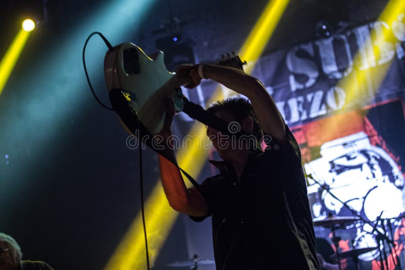 4 Februari 2018 Zagreb, Kroatië: Britse van de punk rockband SUBS op 4 stock fotografie 4 Februari 2018 Zagreb, Kroatië: Britse van de punk rockband SUBS op 4 stock fotografie