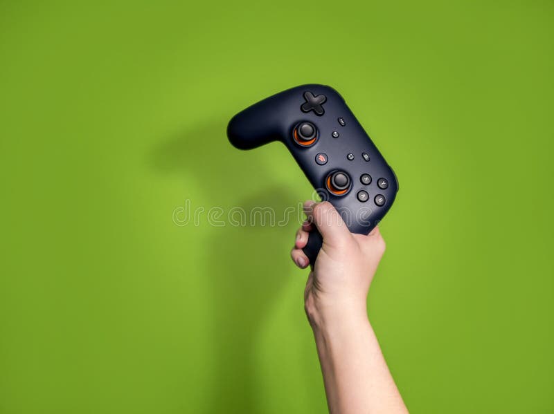 Fechamento De Uma Controladora De Jogos Do Google Stadia Que Está No Topo  De Uma Caixa Branca Contra Uma Imagem Editorial - Imagem de colorido,  cromo: 164691720