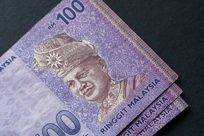 Fechamento do ringgit malaysia 100 moeda malaia imagem de stock
