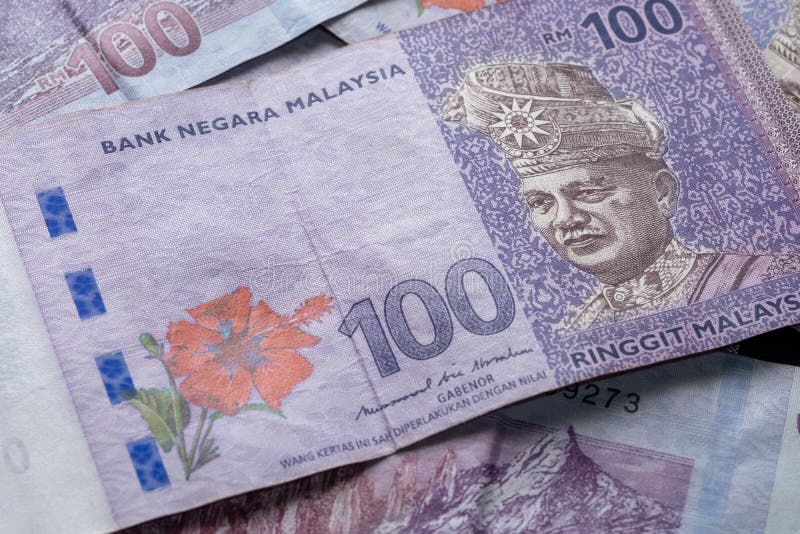 Fechamento do ringgit malaysia 100 moeda malaia imagens de stock royalty free