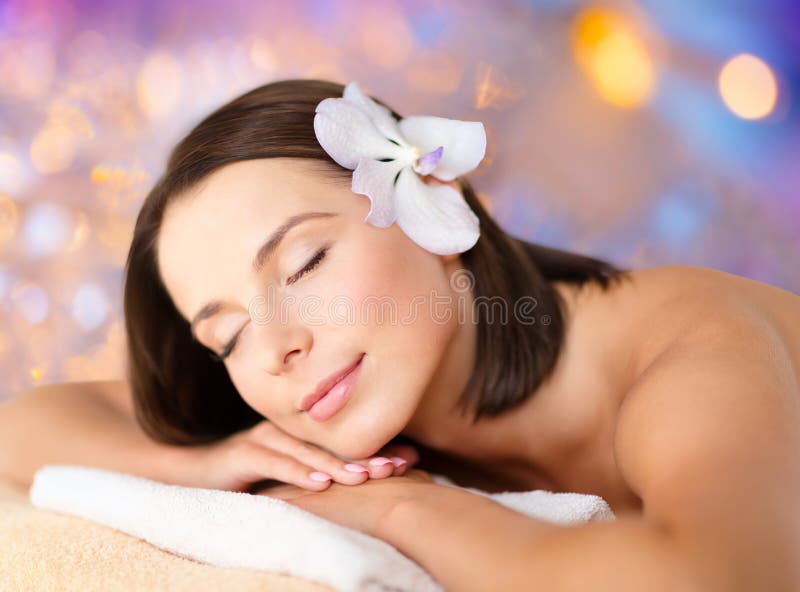 Feche acima da mulher bonita em termas imagens de stock Feche acima da mulher bonita em termas imagens de stock