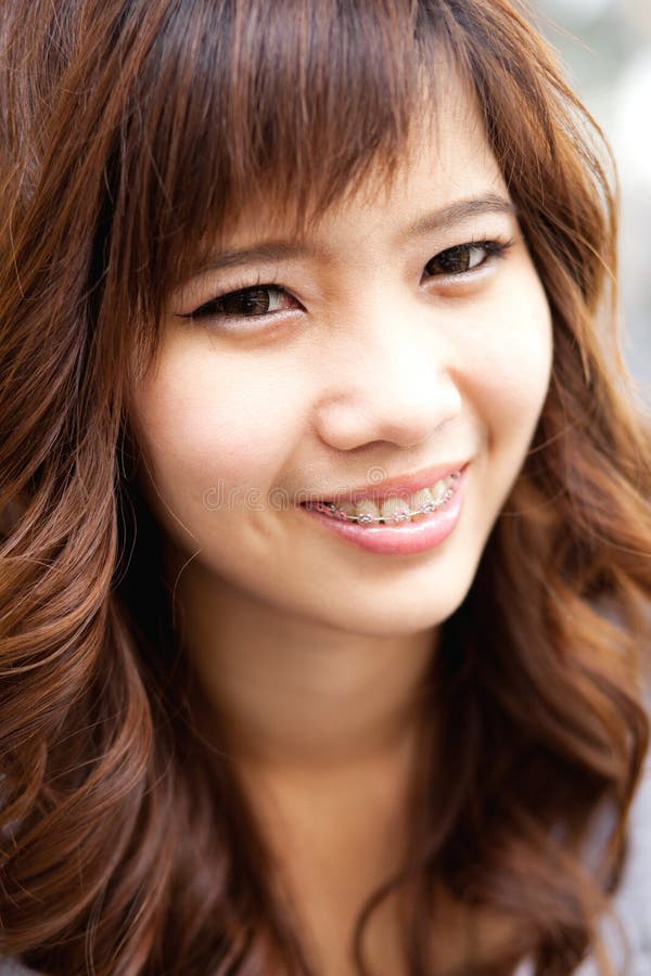 Rosto em close-up de uma mulher ativa imagem de stock