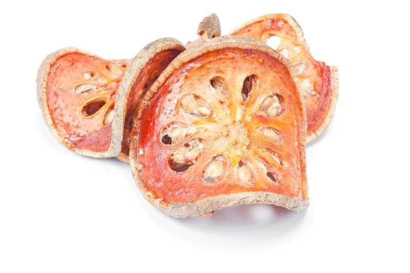Feche acima das fatias de fruto secado do bael imagens de stock royalty free Feche acima das fatias de fruto secado do bael imagens de stock royalty free