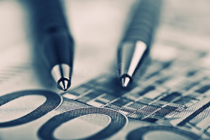 Feche acima de Pen On The Money fotografia de stock Feche acima de Pen On The Money fotografia de stock