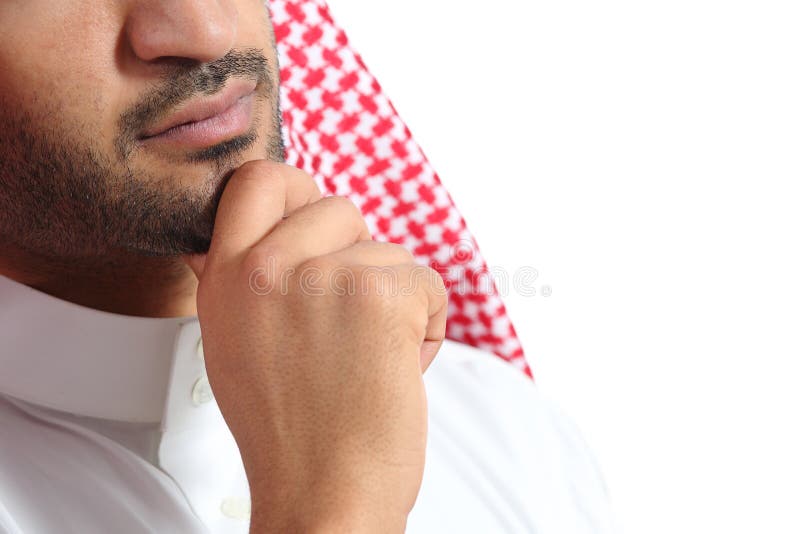 Feche acima de um pensamento do homem dos emirados do saudita do árabe fotografia de stock royalty free Feche acima de um pensamento do homem dos emirados do saudita do árabe fotografia de stock royalty free