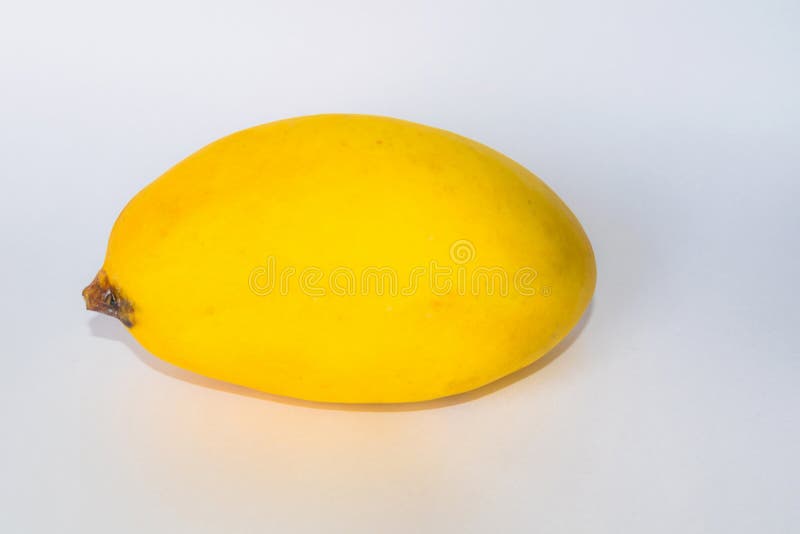 Feche acima do fruto maduro fresco da manga isolado imagem de stock royalty free Feche acima do fruto maduro fresco da manga isolado imagem de stock royalty free