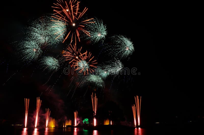 Feche acima dos fogos-de-artifício no epcot de Disney foto de stock Feche acima dos fogos-de-artifício no epcot de Disney foto de stock