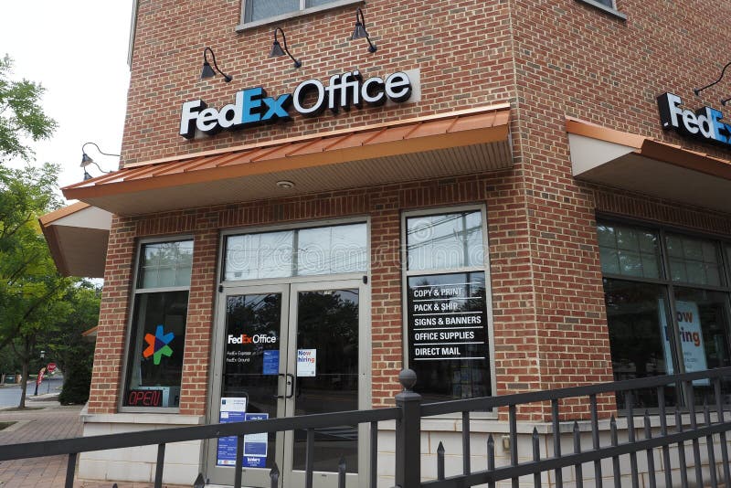 Federal Express Stores Makes Sending and Receiving Package Convenient