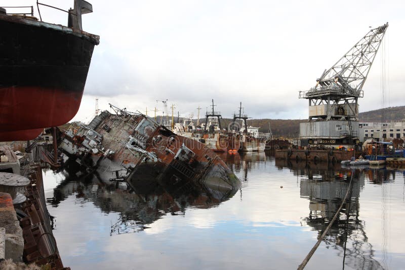 Federazione Russa di regione abbandonata Nord di Murmansk Russia immagine stock libera da diritti Federazione Russa di regione abbandonata Nord di Murmansk Russia immagine stock libera da diritti