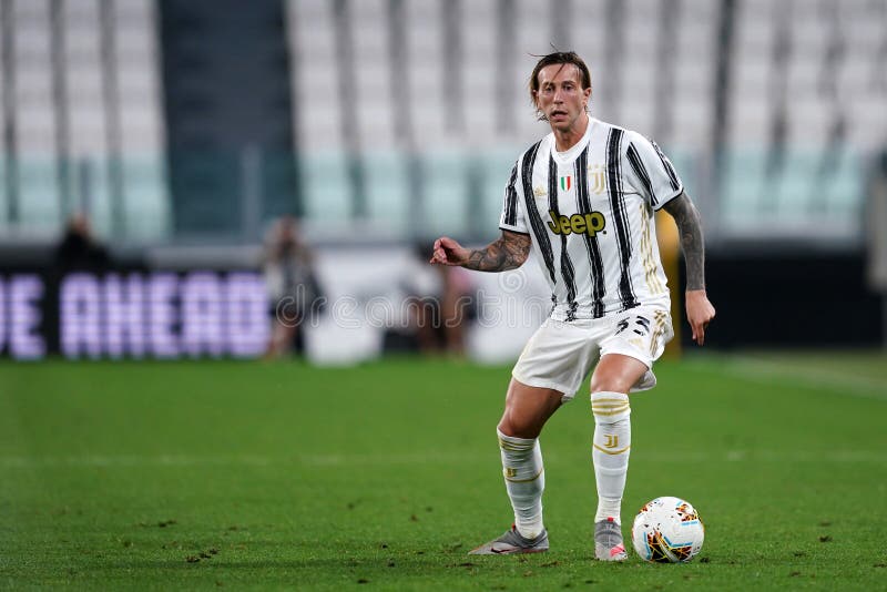 federico-bernardeschi-torino-italy-th-august-italian-serie-juventus-fc-vs-as-roma-192365000.jpg