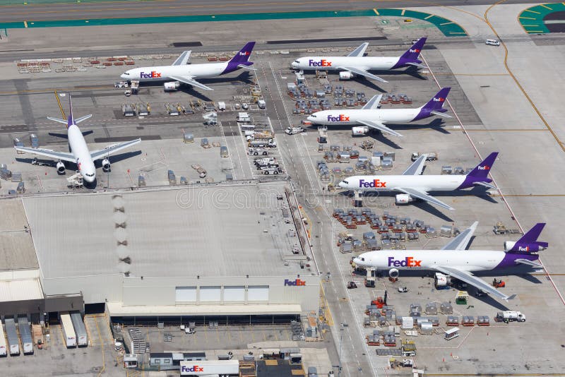 FedEx Express Flugzeuge Los Angeles Flughafen Aussicht lizenzfreie stockfotos