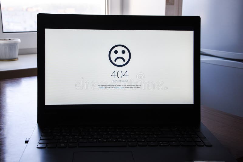 Fehler-Ausfallkonzept des Computers 404 Geschäftslaptop oder Büronotebook PC