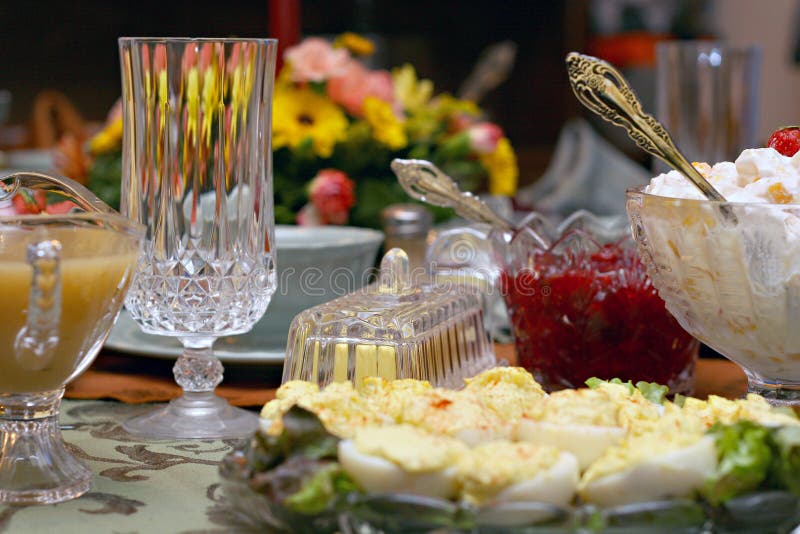 Feiertags-Mahlzeit-Tabellen-Einstellung stockfotografie Feiertags-Mahlzeit-Tabellen-Einstellung stockfotografie