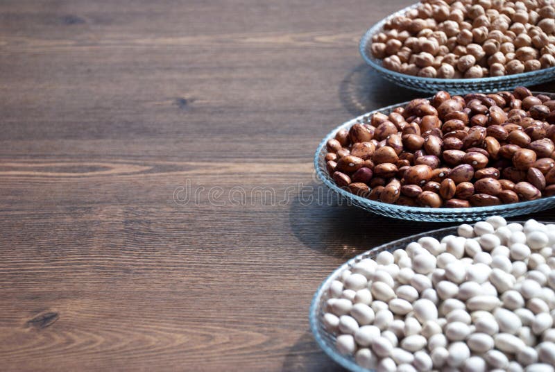Feijões secados, feijão vermelho e grãos-de-bico imagem de stock royalty free