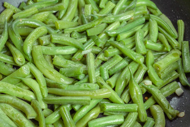 Feijões vegetais do prato verde do alimento, fritados fotografia de stock royalty free Feijões vegetais do prato verde do alimento, fritados fotografia de stock royalty free