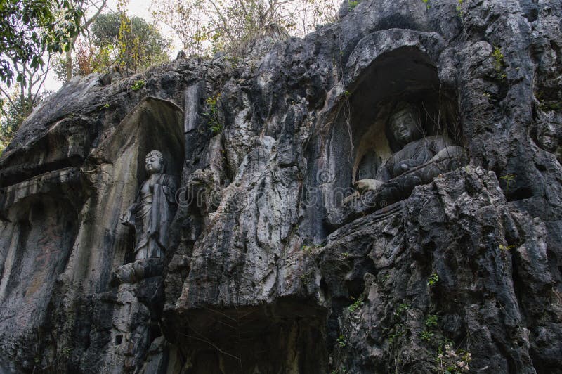 Feilai Feng grotte con belle buddista sculture in pietra.