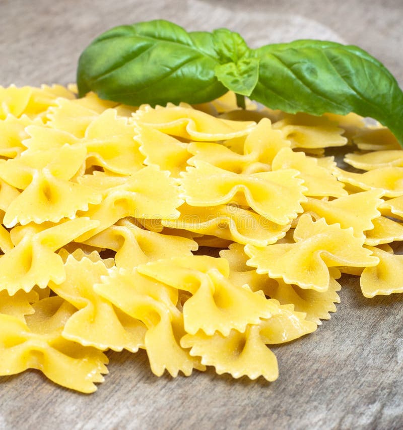 Farfalle Nudeln stockfoto. Bild von teigwaren, nahrung - 28505548