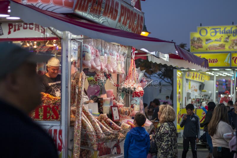 FARO, PORTUGAL - OUTUBRO 2018: Feira De Diversão Santa Iria Com