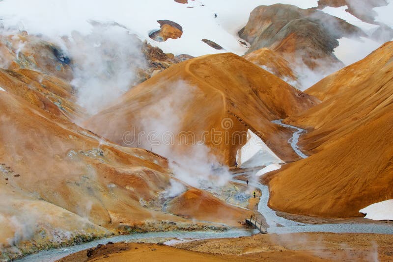 Feld Kerlingafjoll des Island-geothermisches heißen Frühlinges lizenzfreies stockbild Feld Kerlingafjoll des Island-geothermisches heißen Frühlinges lizenzfreies stockbild