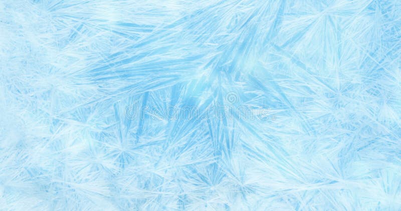 Feld von Weihnachtswirklichen Kristallschneeflocken schneien wie Hintergrund auf blauer Steigungsfarbe, gefrorener Effekt, Winter