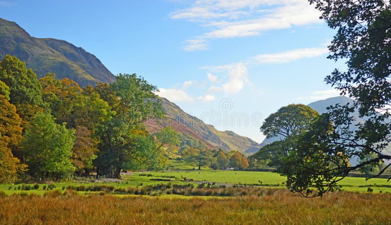 Felder zwischen Crummock-Wasser und Buttermere lizenzfreies stockbild Felder zwischen Crummock-Wasser und Buttermere lizenzfreies stockbild
