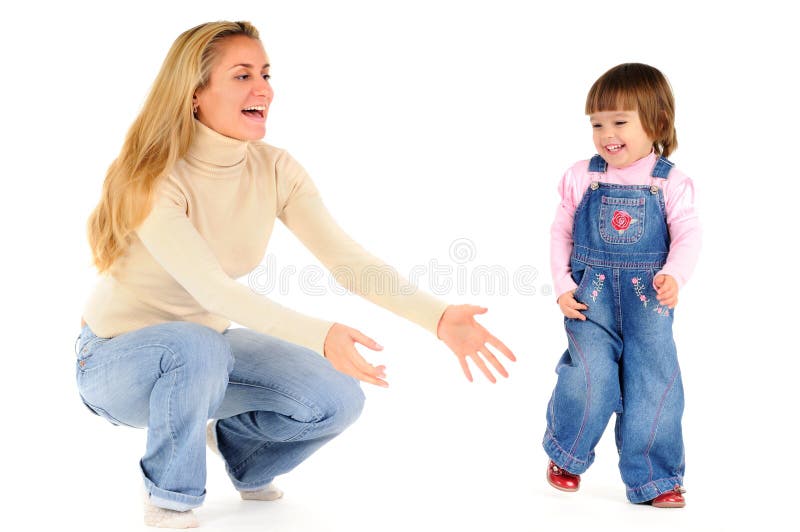 Felice madre che regge e gioca con la sua bambina fotografia stock Felice madre che regge e gioca con la sua bambina fotografia stock