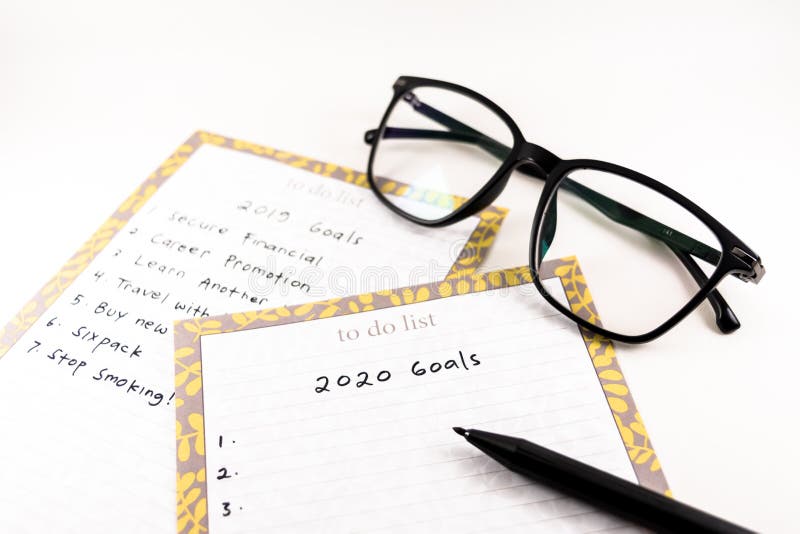 feliz año nuevo 2020 planear el próximo objetivo en papel en blanco fondo blanco foto de archivo libre de regalías feliz año nuevo 2020 planear el próximo objetivo en papel en blanco fondo blanco foto de archivo libre de regalías