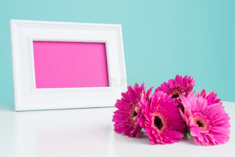 Feliz día de las madres día de las mujeres día de San Valentín o cumpleaños dulce dulce color azul dulce fondo. imágenes de archivo libres de regalías