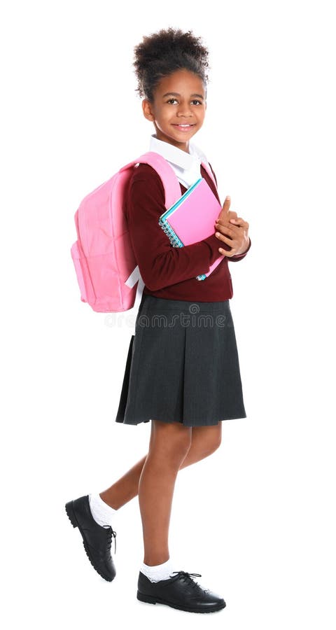 Feliz garota afro-americana uniforme escolar