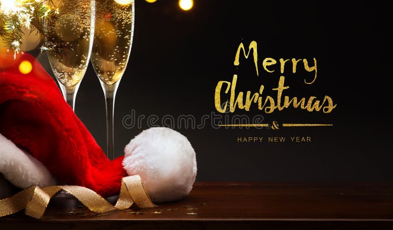Feliz Natal e ano novo feliz; champanhe e chapéu de Santa imagem de stock