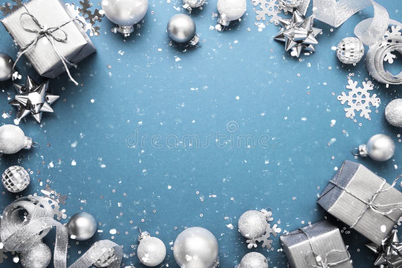 Feliz Natal e Feliz Natal, carta de boas-vindas, quadro, faixa Ano Novo Noel Anônimos prateados em branco de Natal em azul fotografia de stock royalty free
