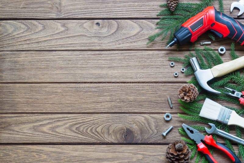 Feliz Natal e ferramentas acessíveis da construção do ano novo feliz para trás fotos de stock Feliz Natal e ferramentas acessíveis da construção do ano novo feliz para trás fotos de stock