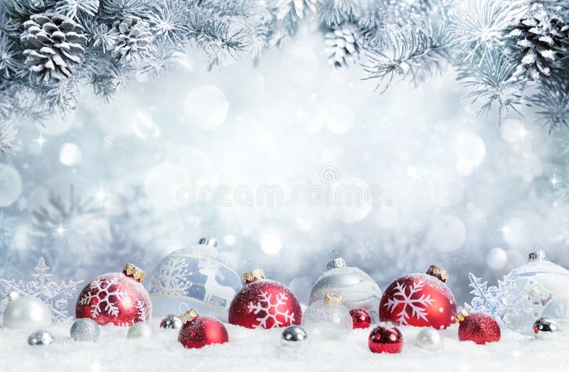 Feliz Navidad - chucherías en nieve fotos de archivo