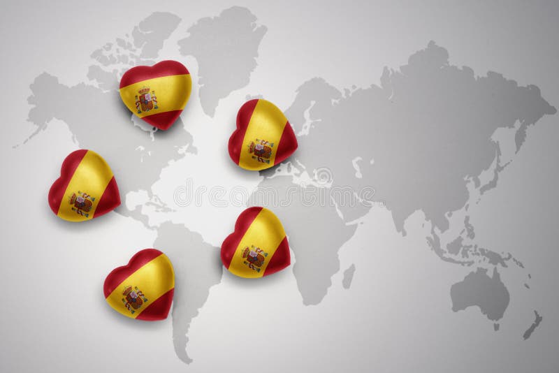 fem hjärtor med nationsflaggan av Spanien på en världskartabakgrund stock illustrationer fem hjärtor med nationsflaggan av Spanien på en världskartabakgrund stock illustrationer