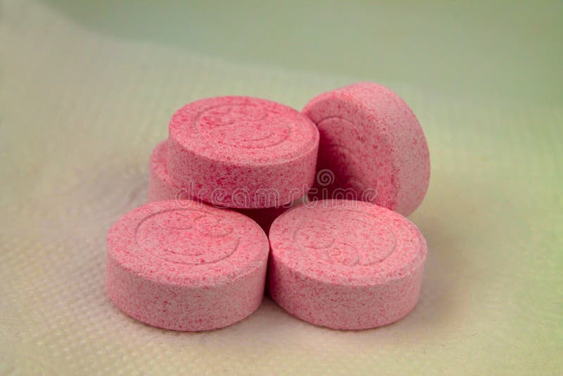 Fem rosa preventivpillerar arkivfoton Fem rosa preventivpillerar arkivfoton