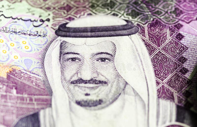 Nära fem saudiarabiska sedlar. fokusera på andra ögon i övertoningsoskärpa