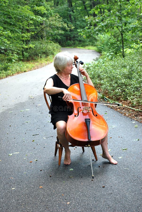 Female cellist.