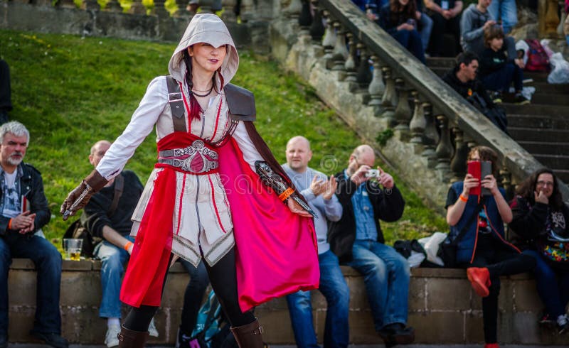 Assassin S Creed Female Cosplay