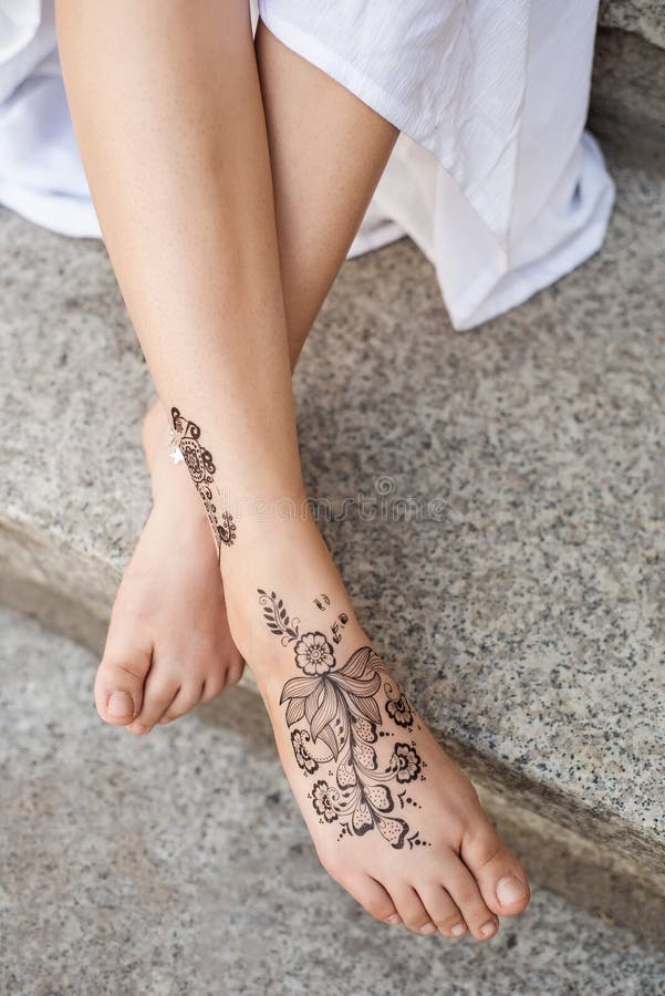 Simple anklet design#henna#deblisshenna#anklethenna#hennaartistinlagos |  TikTok
