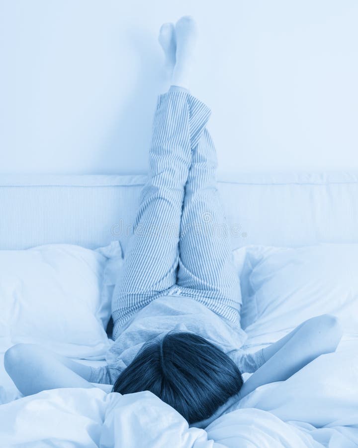 437 Lying Bed Female Legs Under Blanket Stock Photos - Free