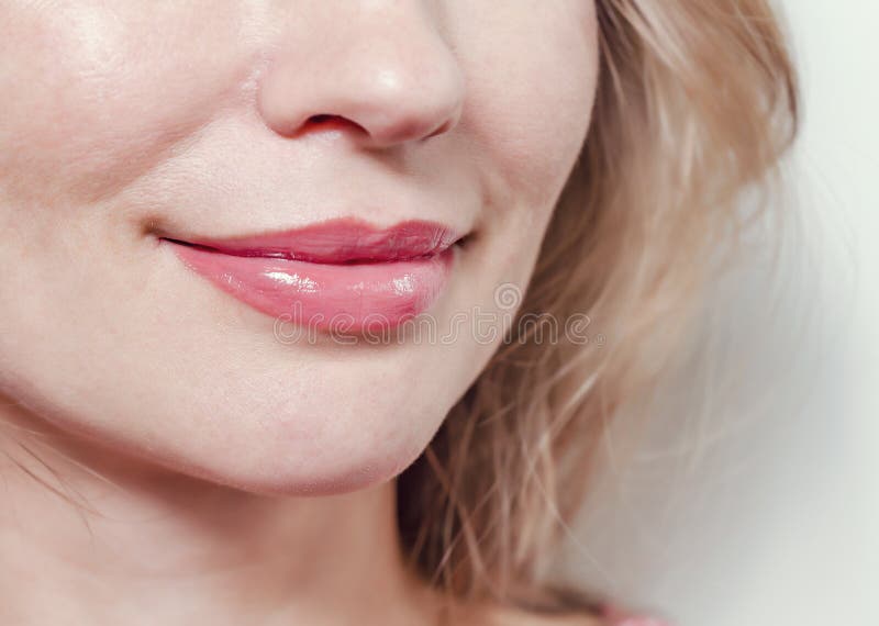 https://thumbs.dreamstime.com/b/female-lips-red-lipstick-nice-smile-close-up-women-s-health-cosmetics-156646311.jpg