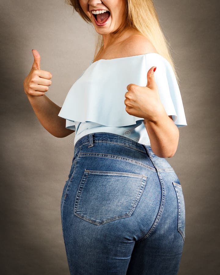 NICE PHAT ASS IN JEANS