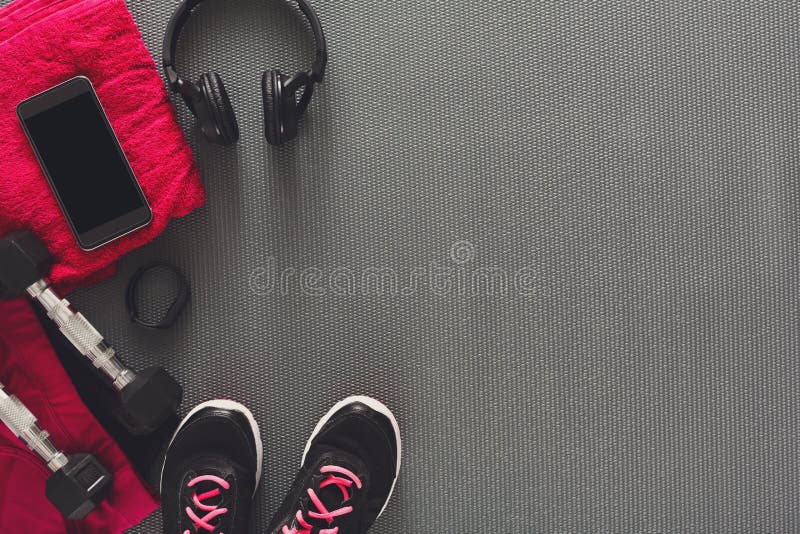 https://thumbs.dreamstime.com/b/female-sport-clothing-equipment-top-view-copy-space-set-new-fitness-outfit-women-active-lifestyle-body-care-concept-104340197.jpg
