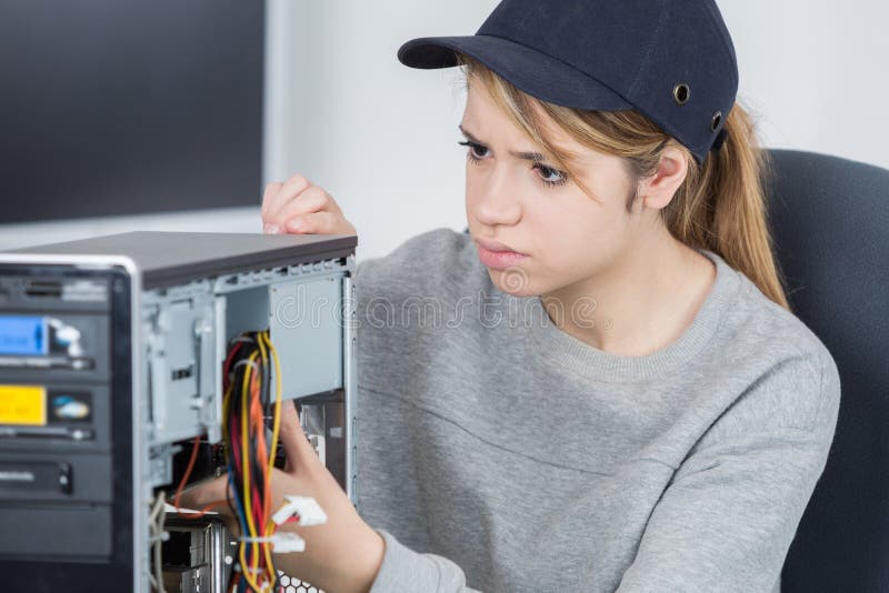 Man Faces Backlash After Telling Girlfriend He Doesn't Have Time To Do Chores