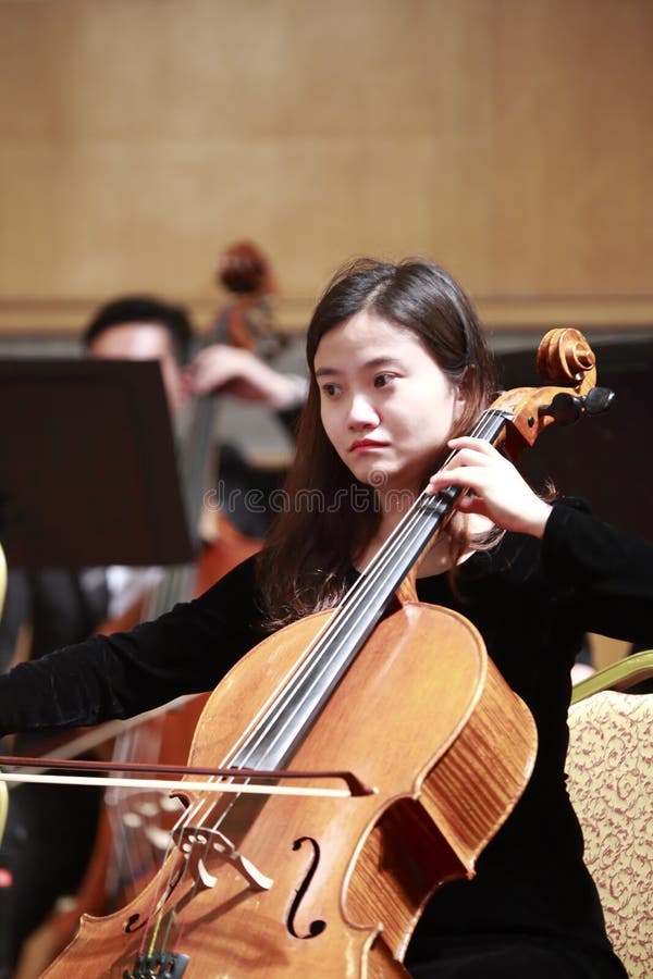 Female violinist editorial photo. Image of symphony, performance 51924881